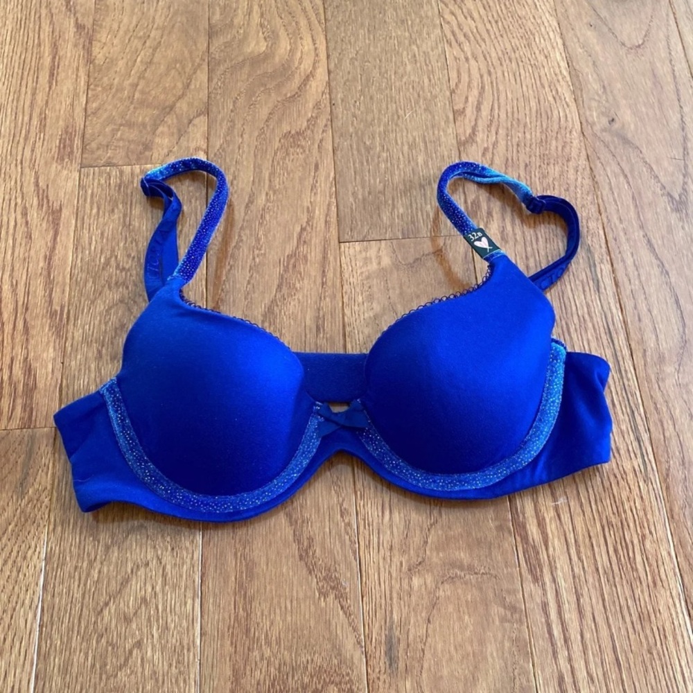 Victoria’s Secret bra 32B
